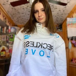 Meet your Posher, Caitlin